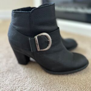 🖤 Born Leather Ankle Boots – Size 8 – Black with Silver Buckle 🖤